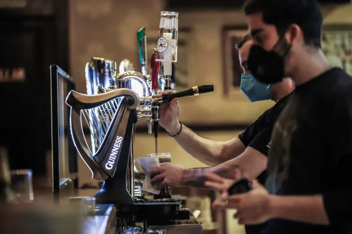 Προσοχή: Ποιοι εργαζόμενοι χάνουν τον μισθό τους λόγω… rapid test!