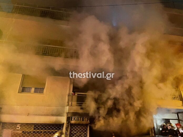 Θεσσαλονίκη: Φωτιά σε ισόγειο κατάστημα που διέμενε ρακοσυλλέκτης (φωτο & video)