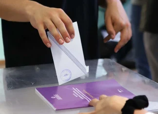 Γκάλοπ ALCO: Στις 9,6 μονάδες η διαφορά ΝΔ με ΣΥΡΙΖΑ, στις 14 μονάδες η διαφορά Μητσοτάκη με Τσίπρα