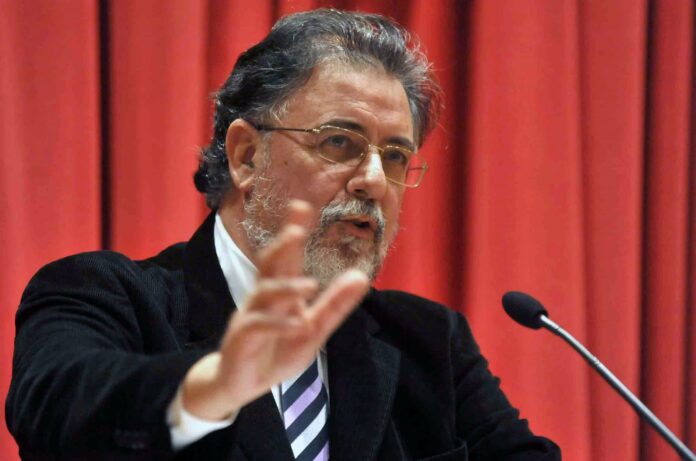 Πανούσης: Διακίνηση όπλων και ναρκωτικών στις θύρες οργανωμένων οπαδών – Έχουν “πλάτες” οι χούλιγκαν