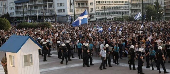 Σύνταγμα: Μεγάλη συγκέντρωση κατά του υποχρεωτικού εμβολιασμού – Χιλιάδες κόσμου – (ΦΩΤΟ)