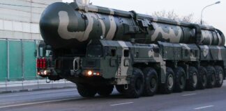 Ρωσία: Εκτοξευτές βαλλιστικών πυρηνικών πυραύλων «Topol-M» σε κεντρικούς δρόμους της Μόσχας!