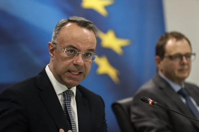 Εκτός ελέγχου η κυβέρνηση: Τάζει κουπόνια για να μην μειώσει τους φόρους!