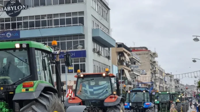 Αγρότες: Έβγαλαν τα τρακτέρ στους δρόμους των Τρικάλων