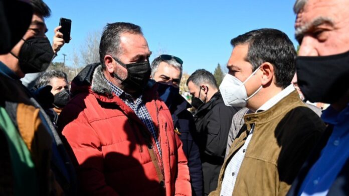 Τσίπρας στα μπλόκα στη Θεσσαλία: Δεν διακυβεύεται λιγότερο κέρδος αλλά η παραμονή στα χωράφια