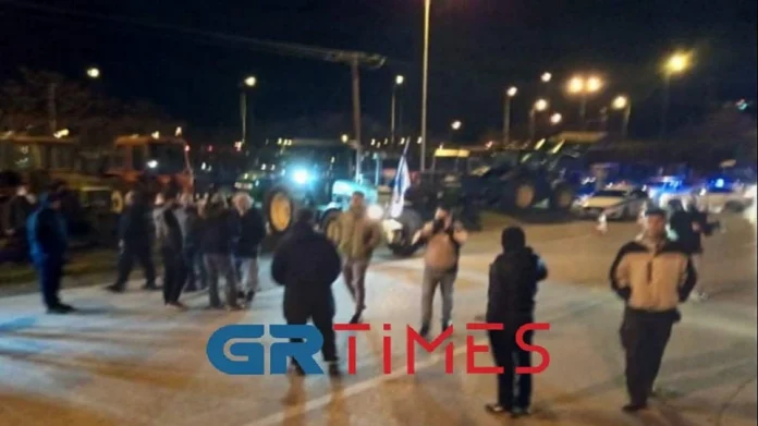 Τεταμένο το κλίμα με τους αγρότες, έκλεισαν για λίγη ώρα την εθνική Μουδανιών-Θεσσαλονίκης