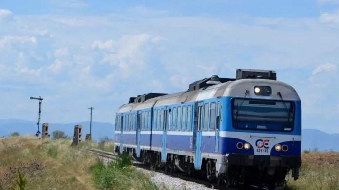 Τρένο συγκρούστηκε με αυτοκίνητο στη γραμμή Βόλος-Λάρισα