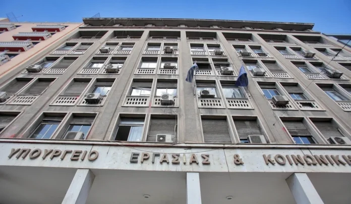 Η μεγάλη «ανακύκλωση»: 3.000 απολύσεις – 3.000 αποχωρήσεις κάθε ημέρα