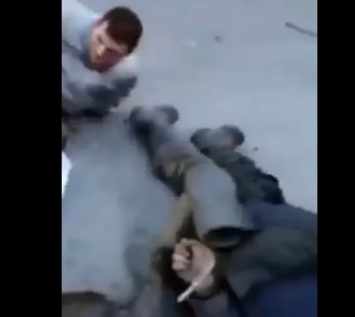 Σκληρό VIDEO με βασανισμό και εκτέλεση (;) Ρώσων αιχμαλώτων έδωσαν στη δημοσιότητα οι Ουκρανοί