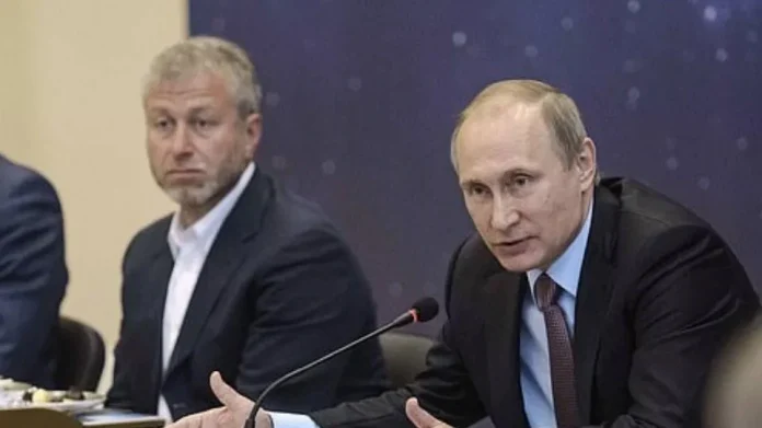 Ουκρανία: «Πες του ότι θα τους διαλύσω» – Η αντίδραση του Πούτιν στον Αμπράμοβιτς για το «ραβασάκι» του Ζελένσκι