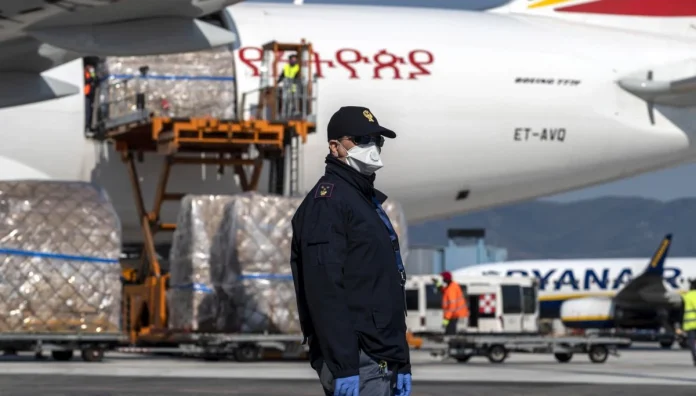 Ιταλοί εργαζόμενοι στο αεροδρόμιο αρνήθηκαν να φορτώσουν όπλα με προορισμό την Ουκρανία