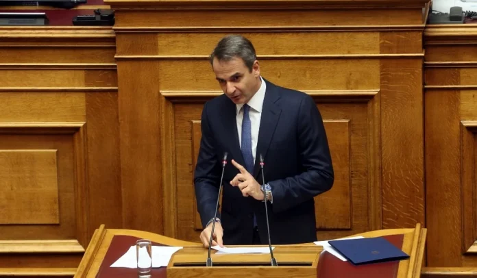 Οι φωτιές σε Αττική και Εύβοια και το «δεν φυσούσε καθόλου» του Μητσοτάκη στη Βουλή