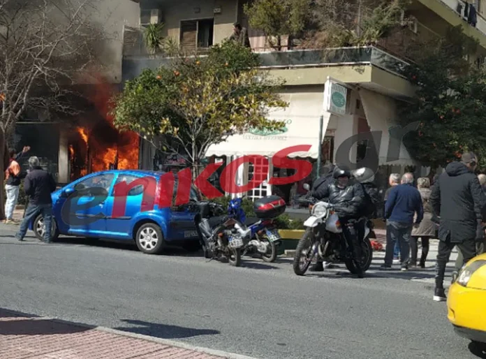 Μεγάλη φωτιά σε ισόγειο πολυκατοικίας στο Γαλάτσι