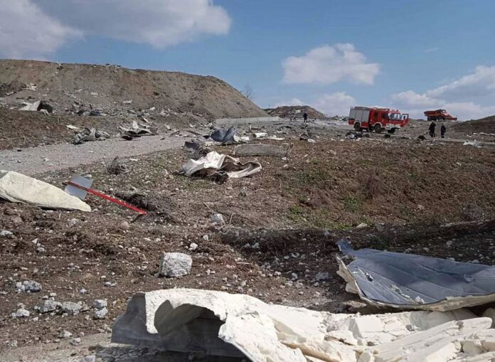 Γρεβενά: Ισοπεδώθηκε ολοσχερώς το εργοστάσιο από την έκρηξη – Η ανακοίνωση της εταιρείας – Αγωνία για τους τρεις αγνοούμενους