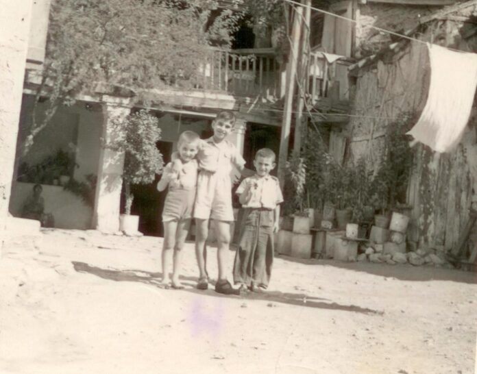 Για όσους ήταν παιδιά στις δεκαετίες 40,50,60. Πρέπει να το δουν…