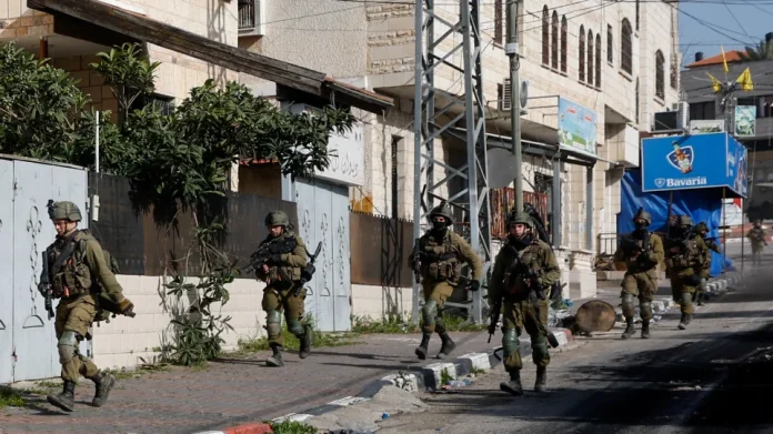 Δυτική Όχθη: Ισραηλινοί στρατιώτες σκότωσαν 20χρονο Παλαιστίνιο, στον απόηχο της επίθεσης ενόπλων σε εβραϊκό οικισμό