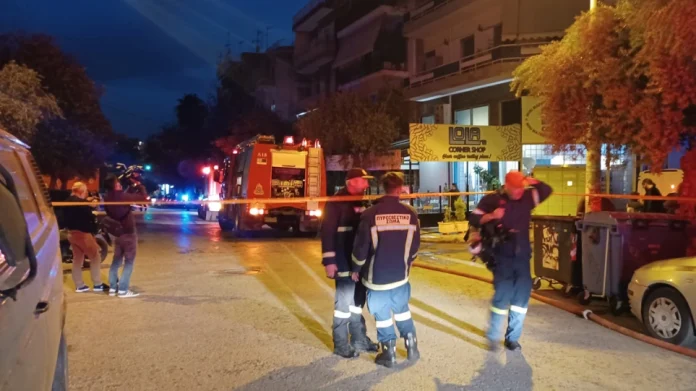 Φωτιά σε διαμέρισμα στον Νέο Κόσμο – Απεγκλωβίστηκε γυναίκα από τον 4ο όροφο