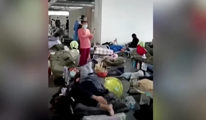Απόκοσμες εικόνες στη Σαγκάη: Στρατόπεδα καραντίνας και σκύλοι-ρομπότ στους δρόμους-(VIDEOS)