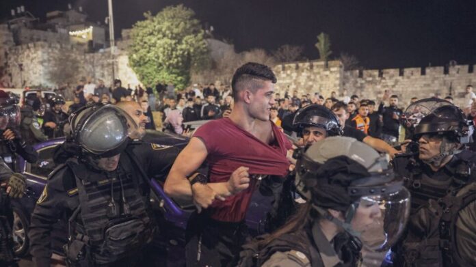 Ισραήλ: Συγκρούσεις μεταξύ Παλαιστινίων και δυνάμεων της αστυνομίας του Ισραήλ στην Ιερουσαλήμ (video)