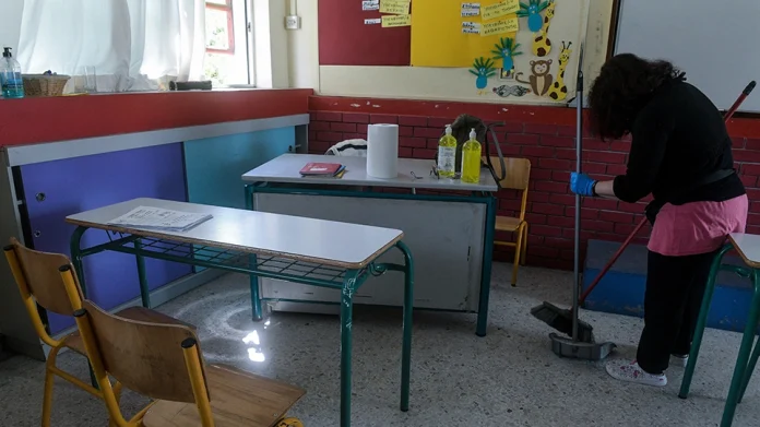 Νίκησαν οι συμβασιούχες καθαρίστριες των Δημοσίων Σχολείων – Δικαιώθηκαν από το Δικαστήριο της Ε.Ε