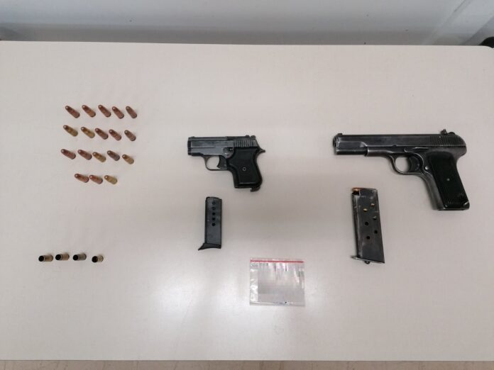 Πέλλα: Έκρυβε όπλα και ναρκωτικά στο σπίτι του