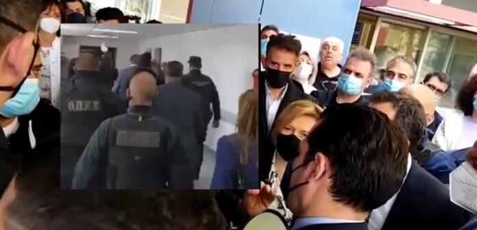 Ο Πλεύρης κυκλοφορά μόνο με συνοδεία πολλών αστυνομικών ! – Ο φόβος φυλά τα έρμα….-(VIDEO)