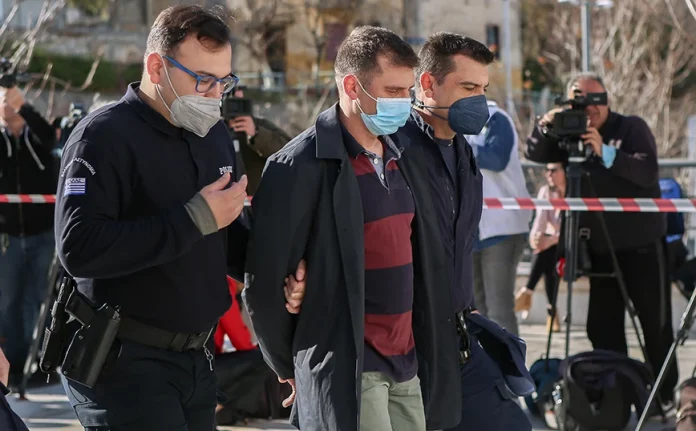 Δίκη προπονητή ιστιοπλοΐας: Ξέσπασε σε κλάματα όταν άκουσε το κατηγορητήριο – Αρνείται τον βιασμό, ομολογεί δύο πράξεις