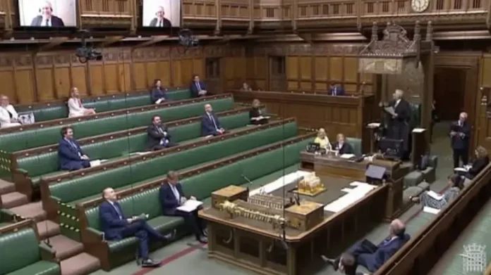 Βρετανία: Κατηγορείται ότι έβλεπε… πορνό εντός του Κοινοβουλίου βουλευτής των Συντηρητικών