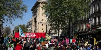 Γαλλία: Ακτιβιστές της Extinction Rebellion έκλεισαν μεγάλες λεωφόρους του Παρισιού – (VIDEO)