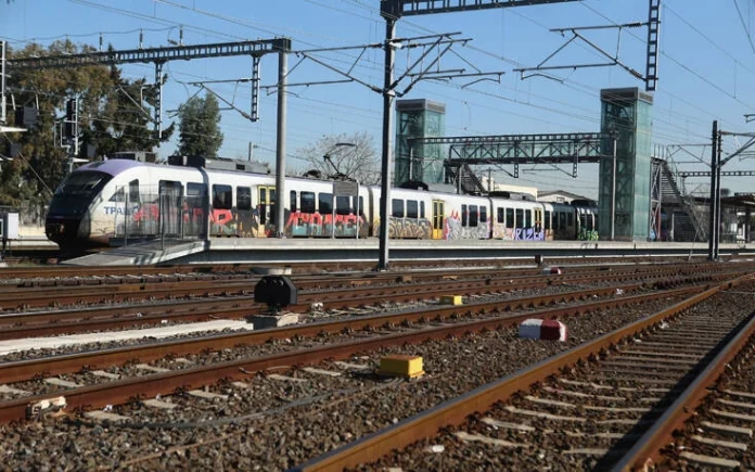 Μετά τη χτεσινή παραίτηση- καταγγελία, ο ΟΣΕ ανακοίνωσε ότι θέτει σε λειτουργία το νέο ηλεκτροκινούμενο τμήμα Τιθορέα – Λειανοκλάδι – Δομοκός