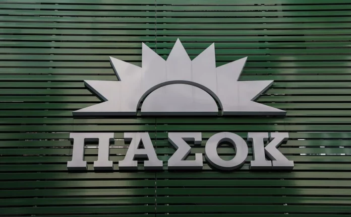 ΠΑΣΟΚ: Καταδικάζουμε τη βία στα Πανεπιστήμια από όπου κι αν προέρχεται – Αδιανόητο αστυνομικός να στοχεύει πολίτες