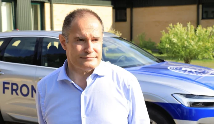 Monde: O Mr. Frontex έκανε τα «στραβά μάτια» σε pushbacks προσφύγων στο Αιγαίο από τις ελληνικές Αρχές