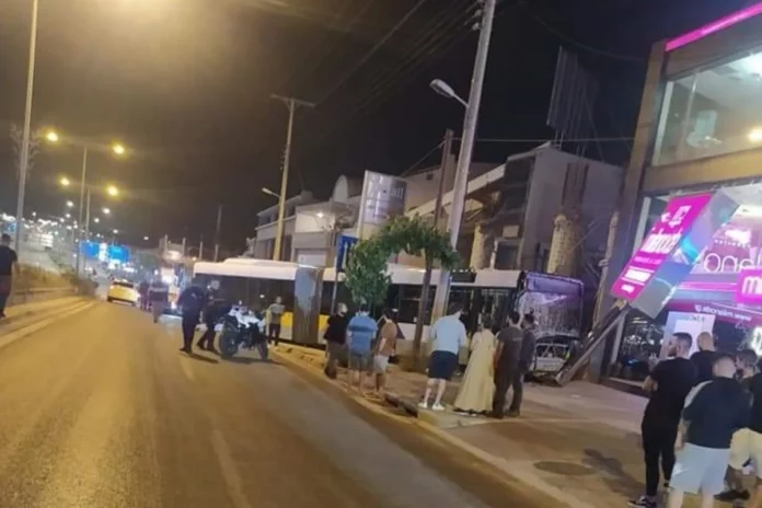 Τρελή πορεία λεωφορείου στην Παλλήνη – Είχε καταναλώσει αλκοόλ ο οδηγός-(ΦΩΤΟ)