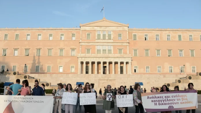 Συγκέντρωση υπέρ της Γεωργίας Μπίκα στην πλατεία Συντάγματος