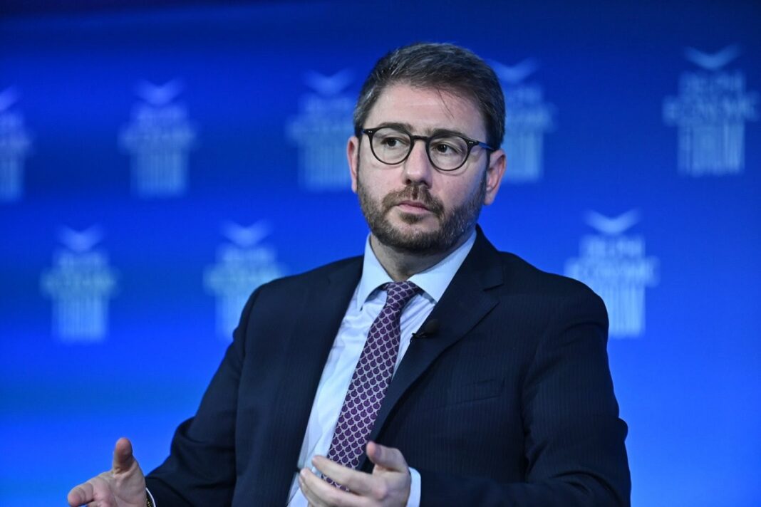 Ï ÍÉÊÏÓ ÁÍÄÑÏÕËÁÊÇÓ, ÐÑÏÅÄÑÏÕ ÔÏÕ ÐÁÓÏÊ-ÊÉÍÇÌÁÔÏÓ ÁËËÁÃÇÓ, ÓÔÏ DELPHI ECONOMIC FORUM