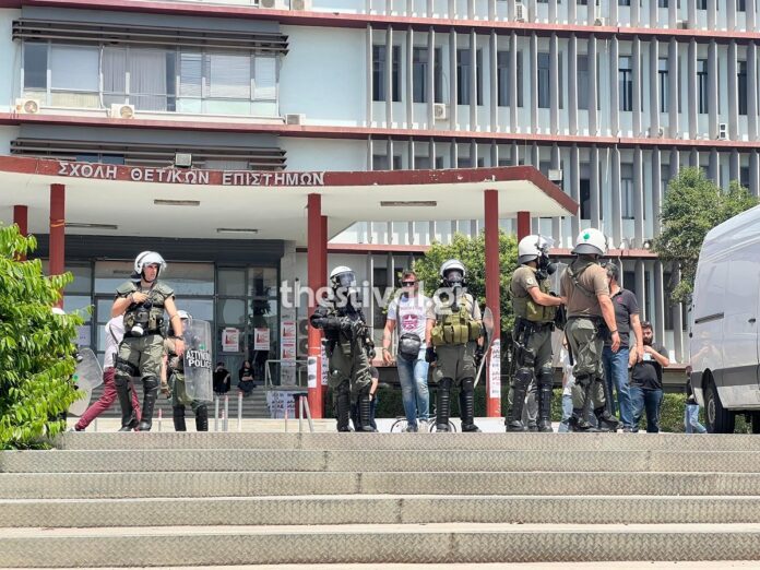 ΝΔ για επεισόδια στο ΑΠΘ: Να πάψει ο ΣΥΡΙΖΑ να στηρίζει τις ομάδες βίας