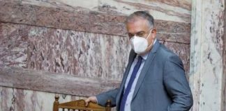 Θαύμα, θαύμα! Εμφανίστηκε ο Θεοδωρικάκος στη Βουλή για να μιλήσει για τα επεισόδια!