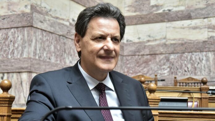 Στο στόχαστρο της κυβέρνησης οι μικρές οικογενειακές επιχειρήσεις: «Να ενωθούν για να μεγαλώσουν και να πάρουν δάνεια»