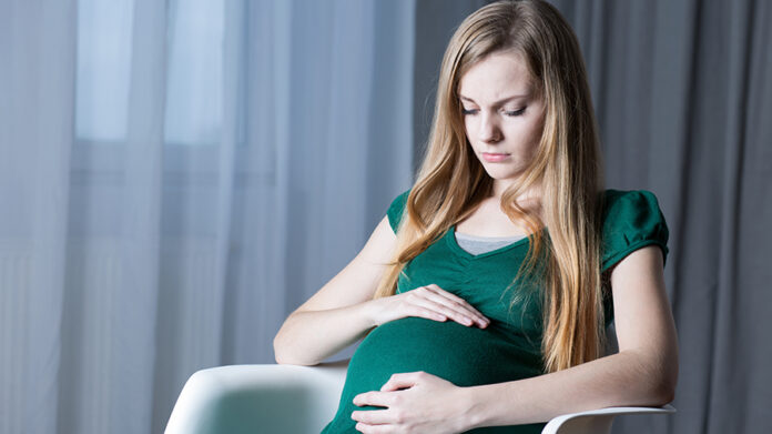 Επεισοδιακή γέννα στη Λάρισα: Έσπασαν τα νερά την ώρα που χάλασε το αυτοκίνητο