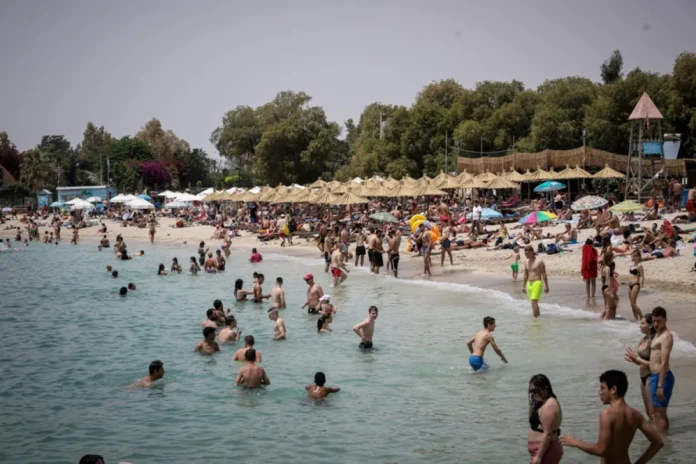 Καύσωνας: Αφόρητη ζέστη και λίβας με 42 βαθμούς σήμερα – Τι λένε οι μετεωρολόγοι