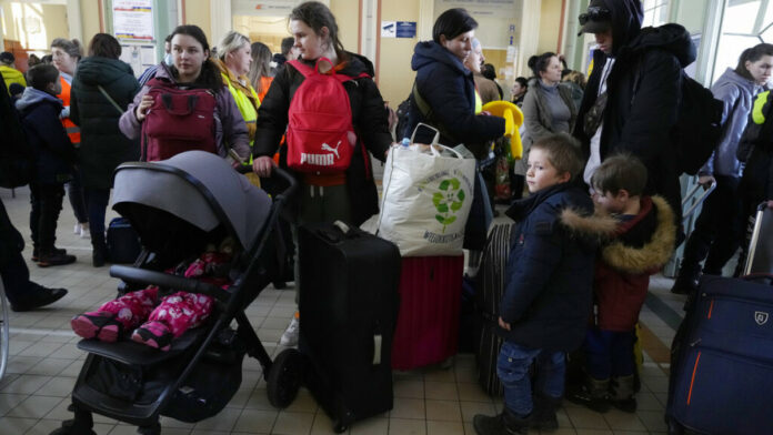 Άλλοι 538 Ουκρανοί πρόσφυγες έφθασαν στην Ελλάδα