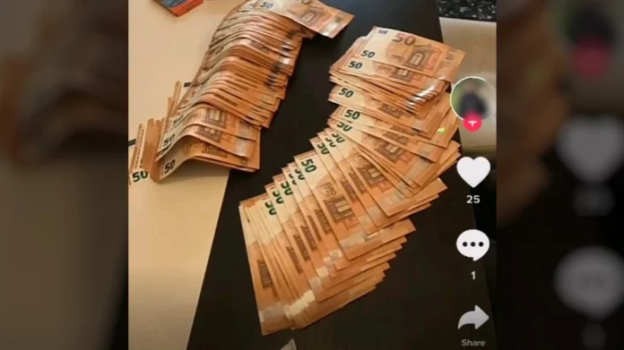Η συμμορία με τις διαδικτυακές απάτες έκανε επίδειξη πλούτου στο TikTok – Διαβάστε τους διαλόγους