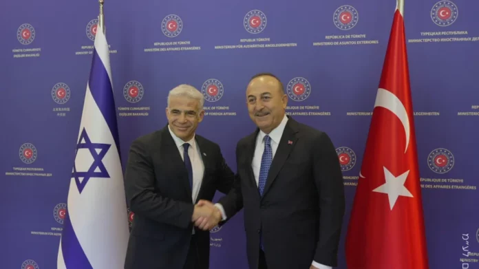 Συνάντηση Τσαβούσογλου και Λαπίντ – Τουρκία και Ισραήλ εργάζονται για την επιστροφή των πρεσβευτών τους