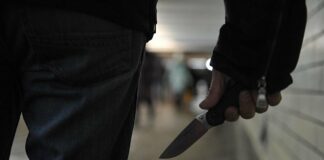 Τρόμος στη Νέα Σμύρνη: Λήστεψαν μαθητές στη μέση του δρόμου με την απειλή σουγιά