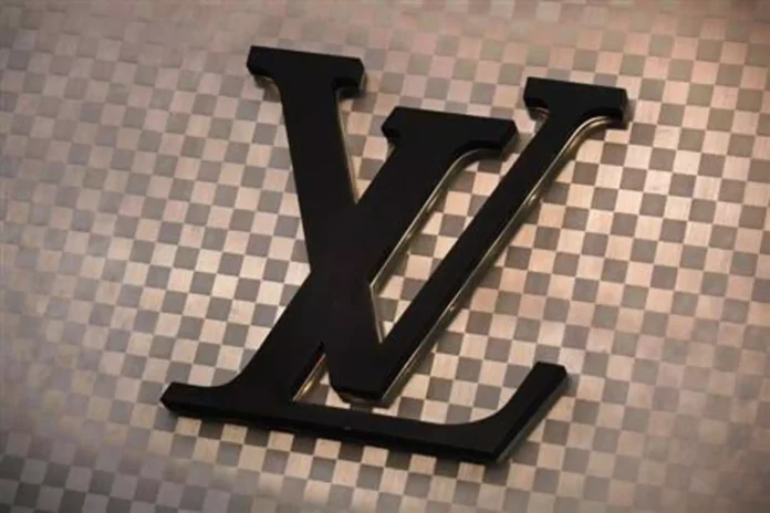 Louis Vuitton: Ζητάει αποζημίωση 900.000 ευρώ για προϊόντα «μαϊμού» στην Κάτω Αχαΐα