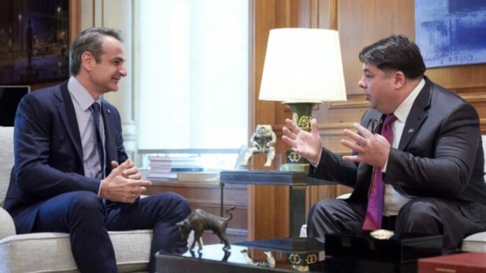 Περίεργες συμπτώσεις απόψεων Κ.Μητσοτάκη και Τ.Τσούνη περί ελέγχου του διαδικτύου για το «καλό της Δημοκρατίας»