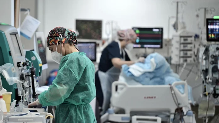 Βρετανία: Χιλιάδες νοσηλευτές ανακοίνωσαν απεργία εν μέσω Χριστουγέννων