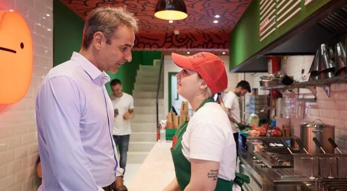 Τι είπε ο πρωθυπουργός στην εργαζόμενη σε πιτσαρία και μετά έγινε «καπνός»-(VIDEO)
