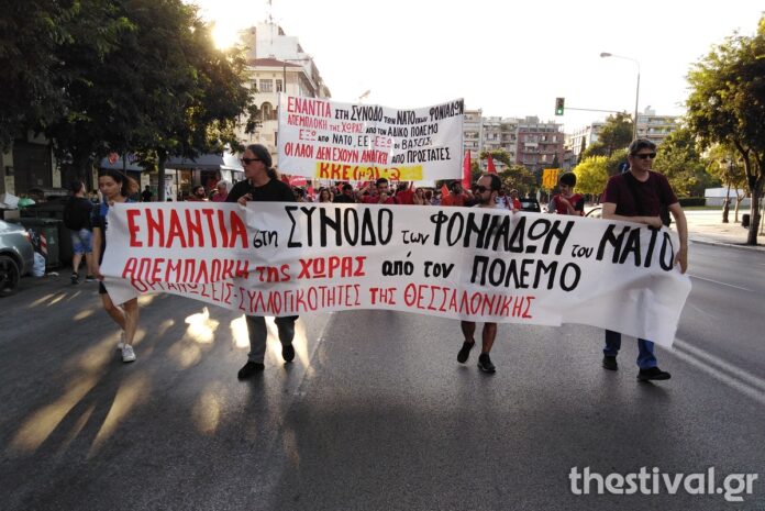 “Έξω η Ελλάδα από το ΝΑΤΟ”: Αντιπολεμική πορεία στο κέντρο της Θεσσαλονίκης (VIDEO)