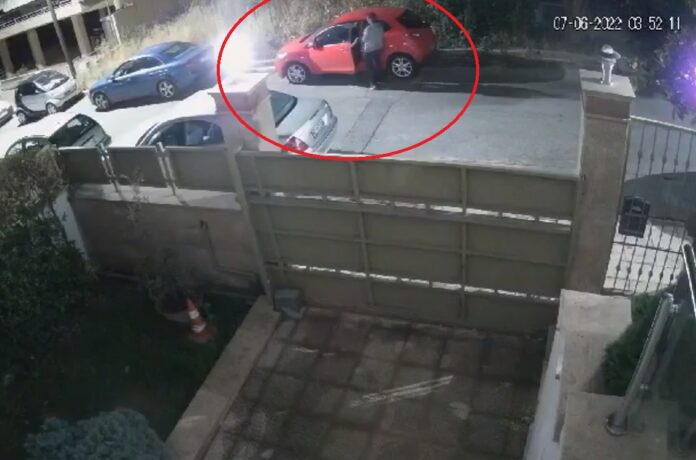Θεσσαλονίκη: Κάμερα ασφαλείας καταγράφει θρασύτατο διαρρήκτη αυτοκινήτων… εν δράσει-(VIDEO)